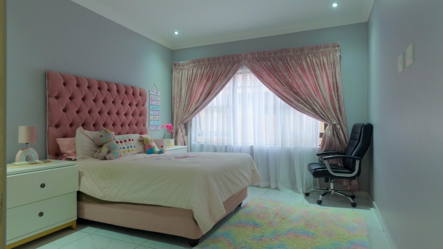 4 Bedroom Property for Sale in Waterkloof East North West